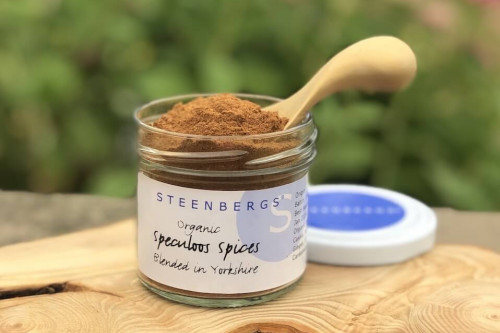 Steenbergs Organic Speculoos spice mix 42g from the Steenbergs UK online shop for organic baking spice mixes and organic baking ingredients.