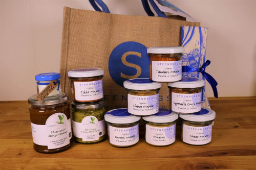 Steenbergs Organic Curry and Chutney Gift Bag for curry lovers.