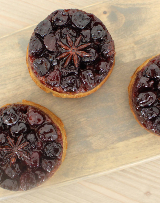 Recipe for Cherry and Anise Caramel Upside Down Cake With Macadamia