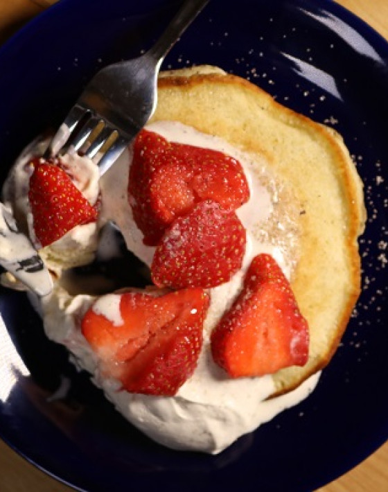 Fluffy pancake Recipe  with strawberries and vanilla pod seeds
