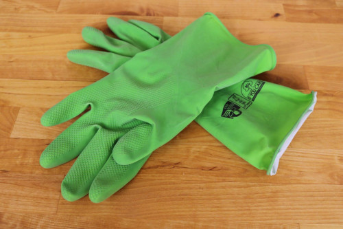If You care medium gloves are bright green in colour and are lightly dusted with cotton.